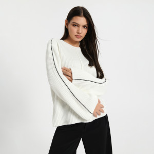 Sinsay - Sweter w prążki - Kremowy - damski - 4685F-01X