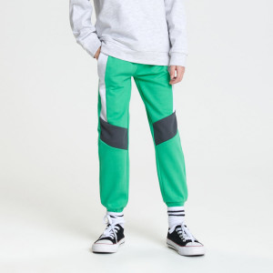 Sinsay - Spodnie dresowe jogger - Zielony - chłopiec - 5674J-77X