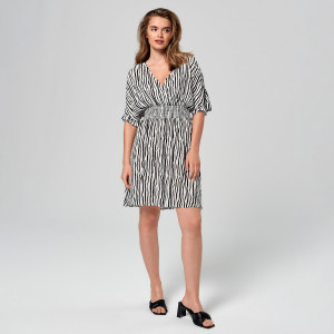 Sinsay - Sukienka mini ze wzorem - Czarny - damski - 5925J-99P