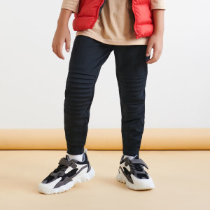 Sinsay - Spodnie dresowe jogger - Czarny - chłopiec - 6781M-99X