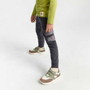 Sinsay - Spodnie dresowe jogger - Zielony - chłopiec - 7079M-96X