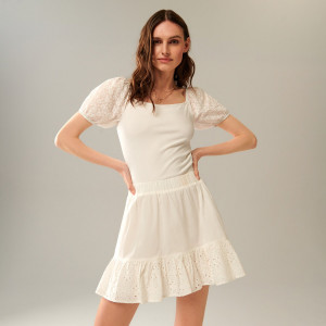 Sinsay - Spódnica mini rozkloszowana - Kremowy - damski - 7095J-01X