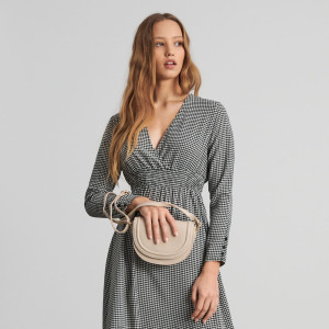 Sinsay - Torebka listonoszka - Kremowy - damski - 8257R-02X