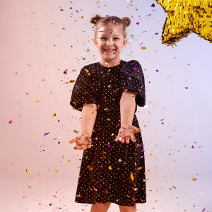 Sinsay - Sukienka z marszczeniami - Czarny - dziewczynka - 9558Q-99X