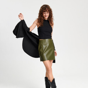 Sinsay - Spódnica mini z imitacji skóry - Khaki - damski - 9738A-79X