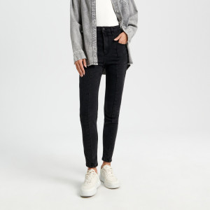 Sinsay - Jeansy skinny - Czarny - damski - QE149-99J