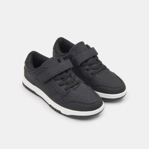 Sinsay - Sneakersy na rzepy - Czarny - chłopiec - ZF051-99X