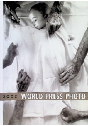 World Press Photo 2001 - książka  wyd. 2001