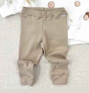 Legginsy bawełniane prążkowane basic w kolorze latte dla dzieci