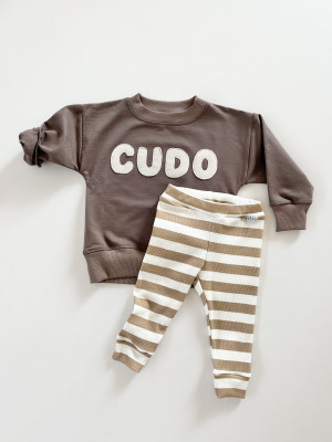 Komplet: bluza z napisem CUDO w kolorze mlecznej czekolady i legginsy prążkowane w paski latte dla dzieci
