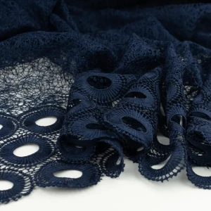 Koronka materiał w kwiaty kolor granatowy TextileClub 