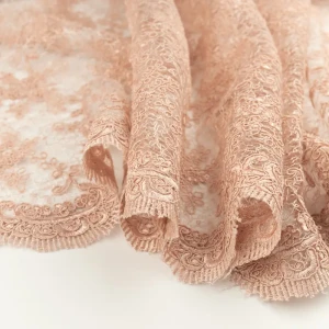 Koronka materiał w kwiaty kolor różowe złoto TextileClub 
