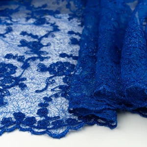 Koronka materiał w kwiaty kolor chabrowy TextileClub 