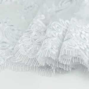 Koronka materiał w kwiaty kolor biały TextileClub 