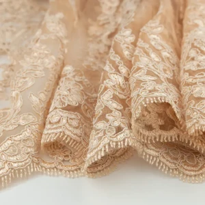 Koronka materiał w kwiaty kolor pastelowy brzoskwiniowy TextileClub 