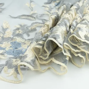 Koronka materiał w kwiaty kolor szary i ecru TextileClub 