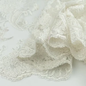 Koronka materiał w kwiaty kolor kość słoniowa, cekiny TextileClub 