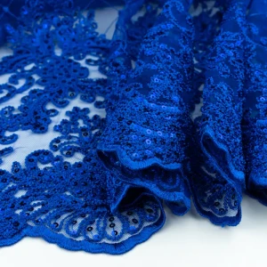 Koronka materiał w kwiaty kolor chabrowy, cekiny TextileClub 