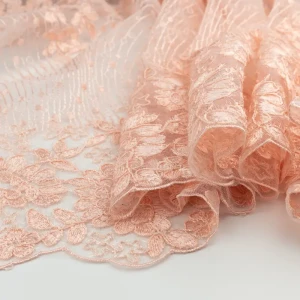 Koronka materiał w kwiaty kolor brzoskwiniowy TextileClub 