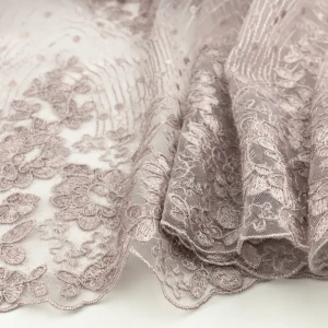 Koronka materiał w kwiaty kolor pastelewa eozyna TextileClub 