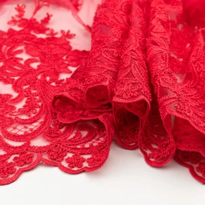 Koronka materiał w kwiaty kolor truskawkowy TextileClub 