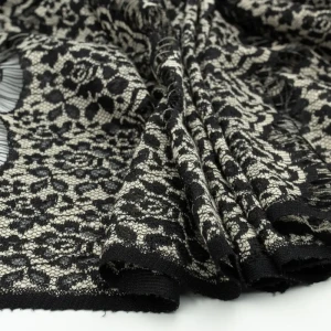 Koronka materiał w kwiaty kolor czarny i beżowy TextileClub 
