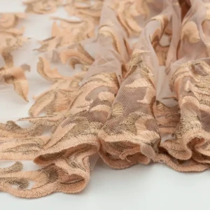 Koronka materiał w kwiaty kolor brzoskwiniowy i złoty TextileClub 