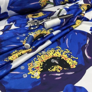 Szyfon jedwabny wzór malowane kwiaty kolor biały TextileClub 