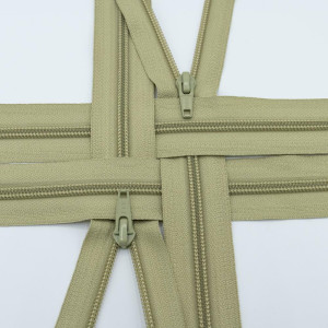 Zamek spiralny rozdzielczy kolor 883 jasny khaki 70 cm - TextilHouse