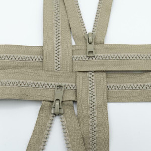 Zamek kostkowy rozdzielczy kolor 561 jasny khaki 25 cm