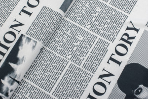 Dresówka pętelka wzór gazeta czarno biała