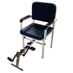 Silla con pedalier: Apoyabrazos acolchados y regulable en profundidad e intensidad