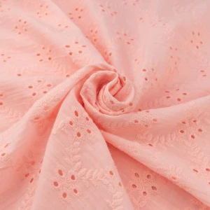 Tkanina Batyst haftowany kolor jasny brzoskwiniowy