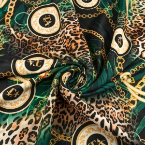 Tkanina wiskoza twill wzór panterka na czarnym tle