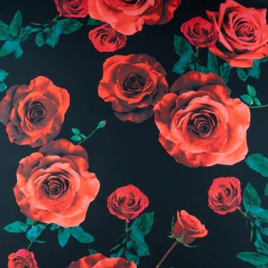 Tkanina wiskoza twill czerwone kwiaty na czarnym tle