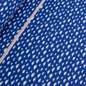 Bawełna wzór chmurki na granatowym tle