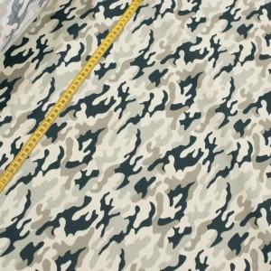 Bawełna wzór moro pustynna burza w odcie. beżu