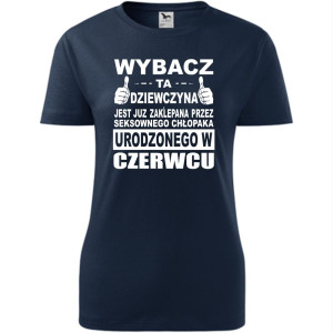 Damska koszulka taliowana - Wybacz ta dziewczyna jest już zaklepana przez seksownego chłopaka urodzonego w czerwcu