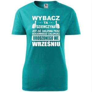 Damska koszulka taliowana - Wybacz ta dziewczyna jest już zaklepana przez seksownego chłopaka urodzonego we wrześniu