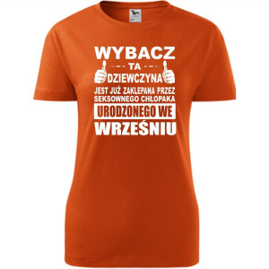 Damska koszulka taliowana - Wybacz ta dziewczyna jest już zaklepana przez seksownego chłopaka urodzonego we wrześniu
