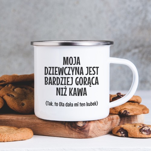 Kubek emaliowany z nadrukiem dla chłopaka - Gorąca dziewczyna