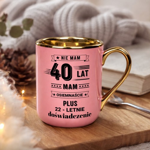 Kubek do kawy różowy ze złotym uchem na 40 urodziny dla niej - 18 plus