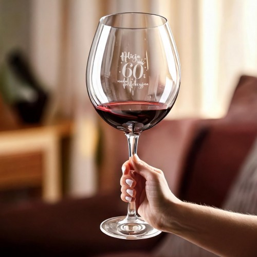 Kieliszek do wina MEGA XXL (3,2l) z grawerem na 60 urodziny dla niej - Perfekcyjna