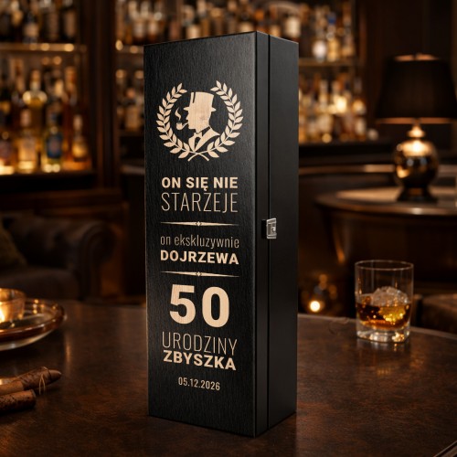 Skrzynka na alkohol czarna z grawerem na 50 urodziny dla niego - Ekskluzywnie dojrzewa