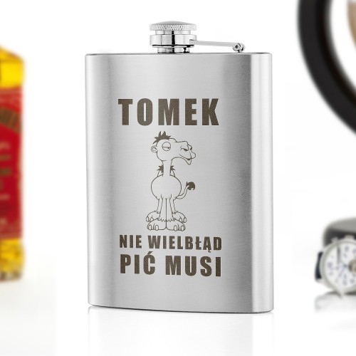 Piersiówka z grawerem dla niego - Człowiek nie wielbłąd