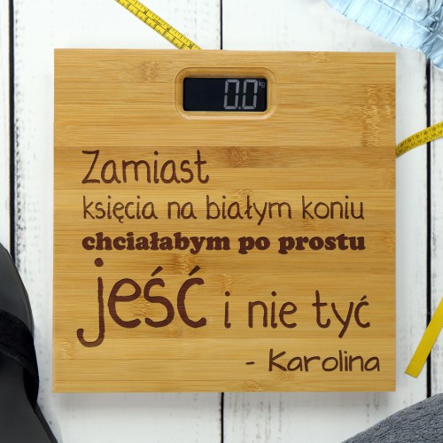 Waga bambusowa z grawerem dedykacji na prezent urodzinowy