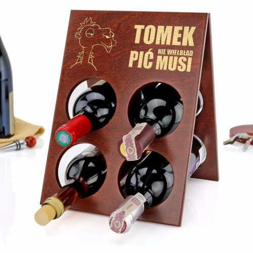 Drewniany stojak na wino z personalizacją dla niego