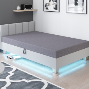 Marcela s čelem LED – válenda a postel s úložným prostorem