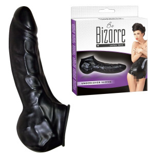 Be Bizarre Undercover Sleeve - Czarna nakładka na penisa stymulująca jądra, Lateksowa