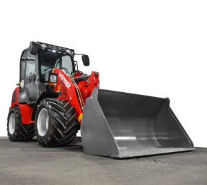 Radlader 815 Plus, Hoflader mit Vollausstattung